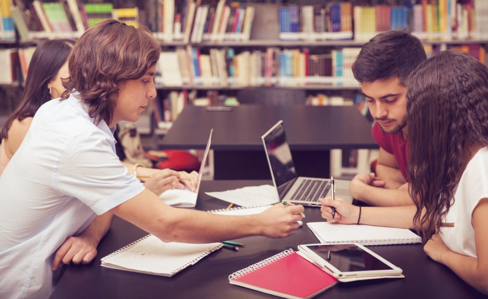 Proceso de empaquetado y envío de productos artesanales